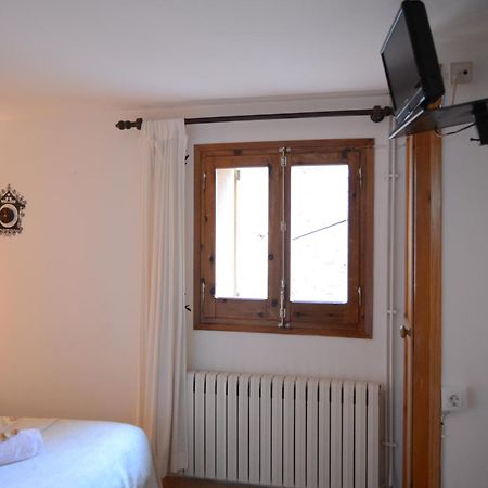 Hostal La Cuineta De Cal Triuet Gósol Exterior foto