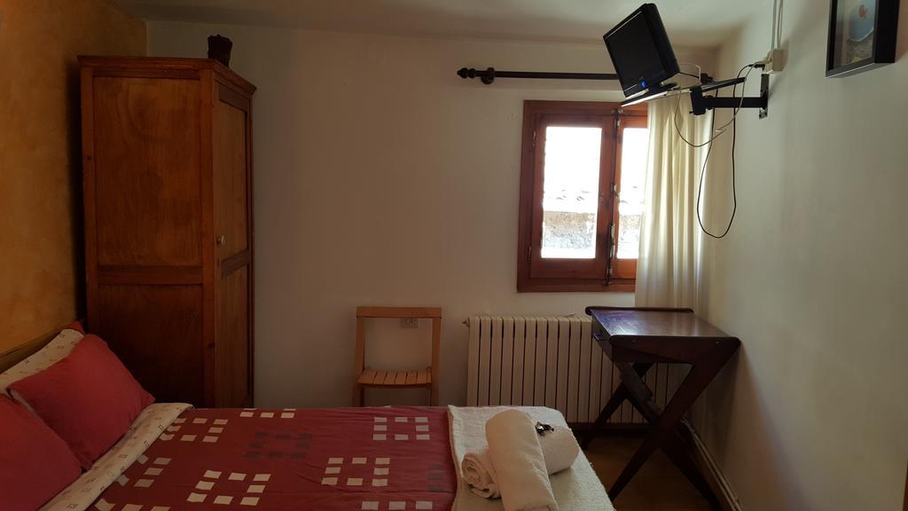 Hostal La Cuineta De Cal Triuet Gósol Exterior foto